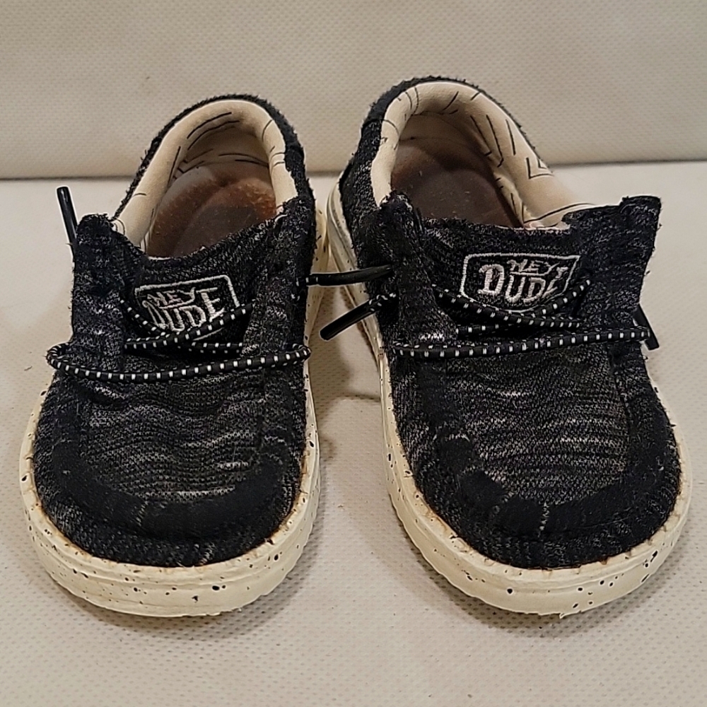 TODDLER HEY DUDE BLACK WALLY SLIP ON SHOES (sz 6)